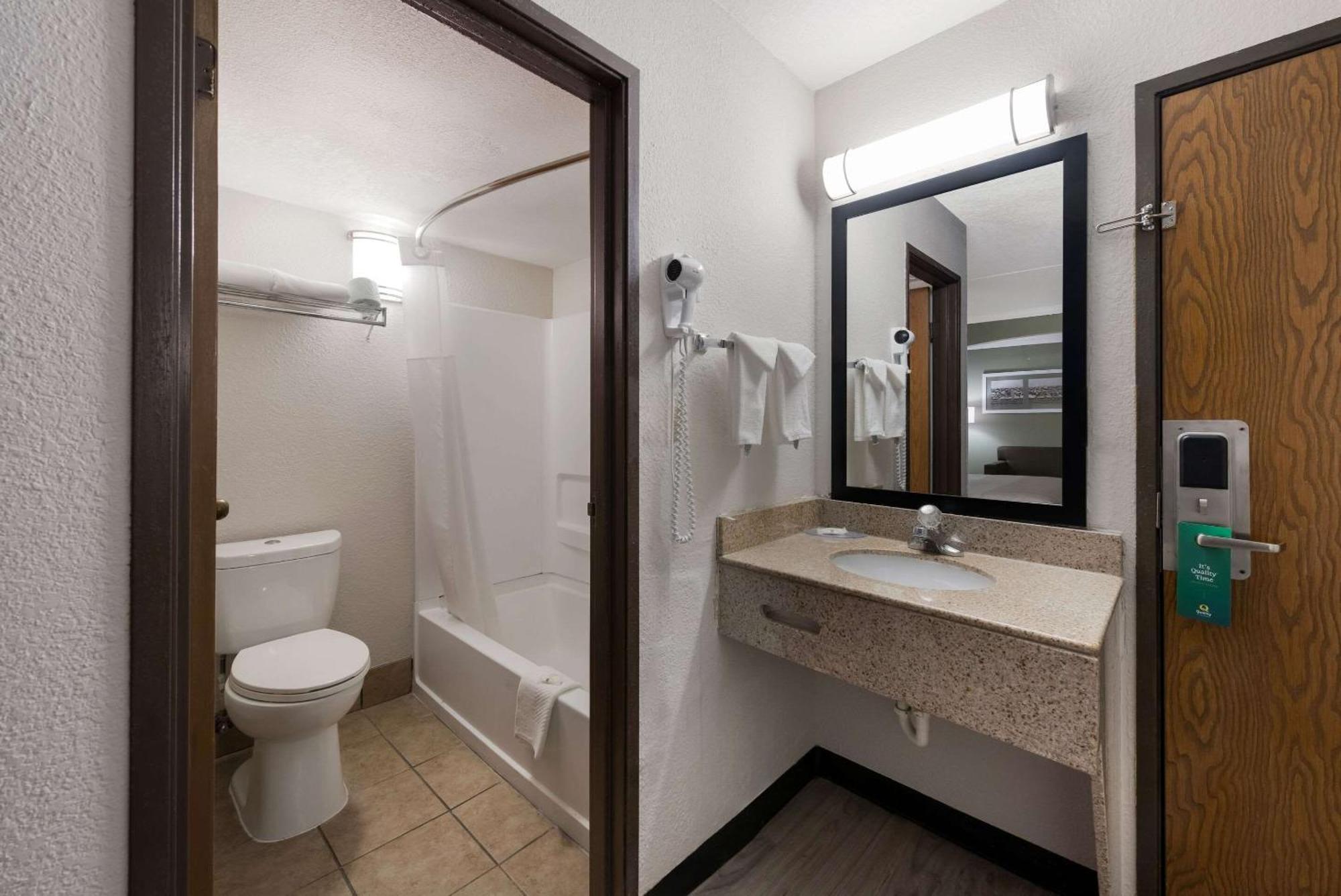 Quality Inn Merriam Kansas City Exterior foto